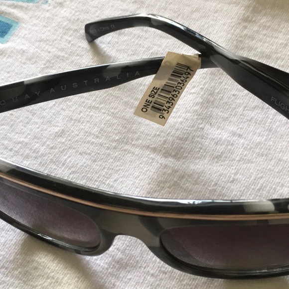 NEW QUAY AUSTRALIA 🇦🇺 “Flight Risk” sunglasses 103 - Picture 8 of 9